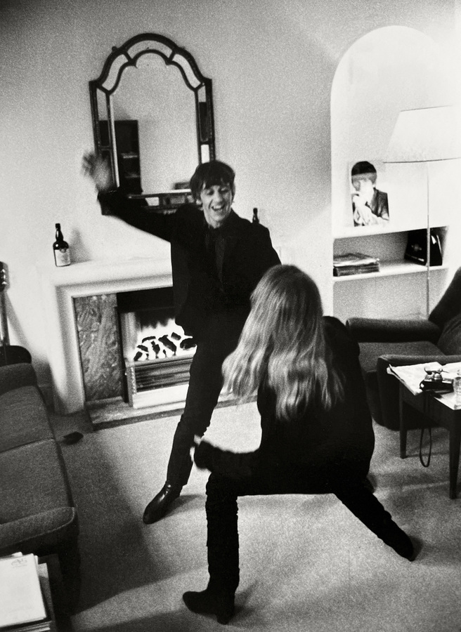 UNITED KINGDOM. London. George's and Ringo's Apartment on Green Street. 1964. Ringo and Astrid Kirchherr IV. GROﬂBRITANNIEN. London. Apartment von Georg und Ringo auf der Green Street. 1964. Ringo und Astrid Kirchherr IV. P-UK-STA-021